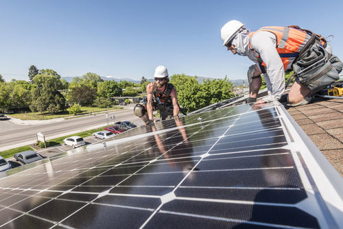 Estudo de caso da Solar Energy Solution Company: Sistema de Microgrid Solar Inteligente
